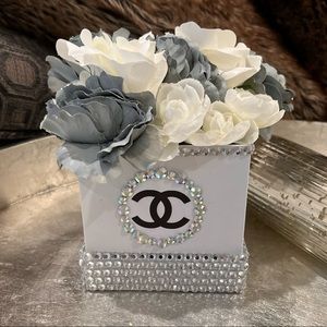 homemade customizable fake flower box